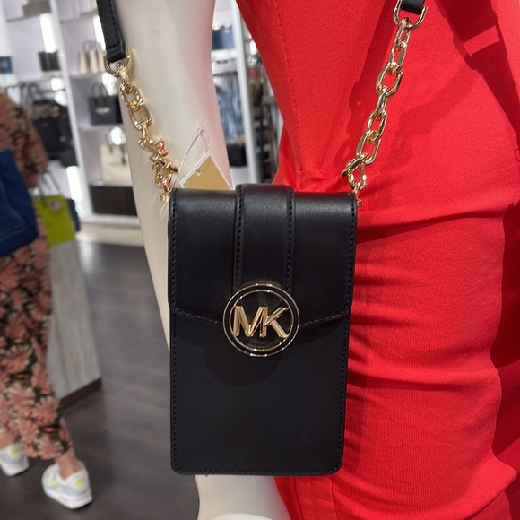 MICHAEL KORS CARMEN SMALL FAUX LEATHER PHONE CROSSBODY BAG - Picture 2 of 13